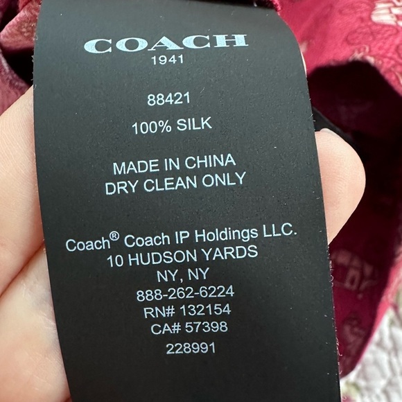 Coach Horse & Carriage Print Tie Neck Blouse Size 2 100% Silk NEW - Picture 4 of 10